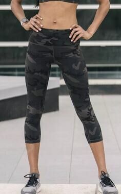 Zyia Active Luxe Forest Camo Hi-Rise Capri Crop Leggings Women's 12